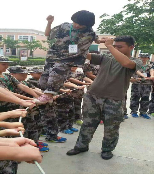 重庆军事夏令营融化人与人之间的冰冷