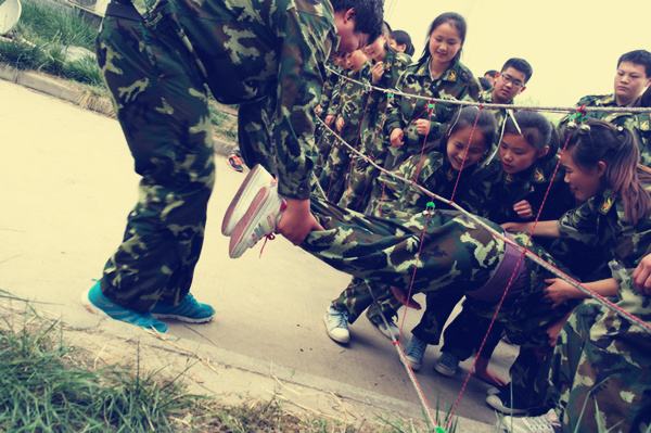 重庆军事夏令营提高孩子各方面的能力